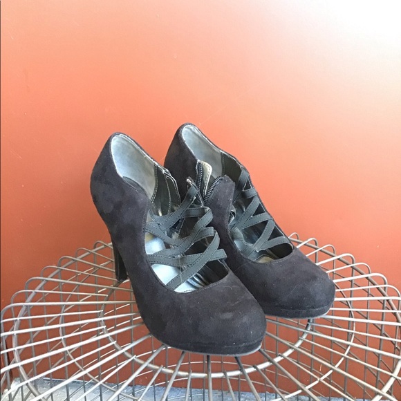 Heels - Picture 1 of 1